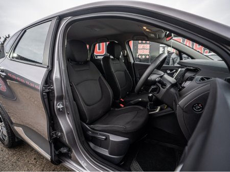 2019 Renault Captur 2019 Captur 1.5dci/New NCT/Irish/1yr warranty €13,888 thumbnail