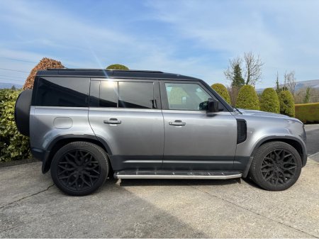 2023 Land Rover Defender - thumbnail 2