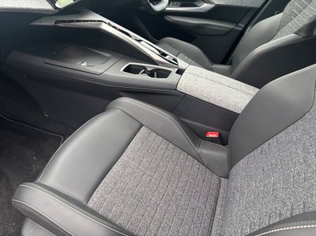 2025 Peugeot 5008 - thumbnail 9