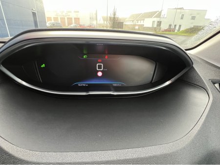 2019 Peugeot 3008 ALLURE 1.5 BLUE HDI 130 6 6.2 4DR €17,900 thumbnail