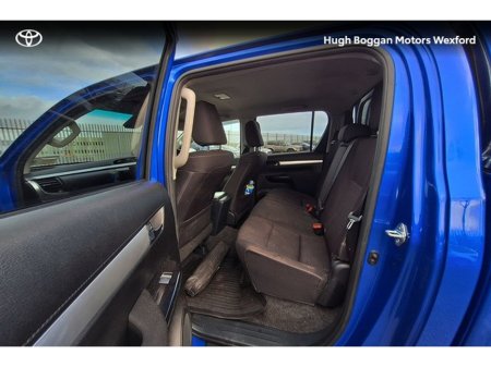 2025 Toyota Hilux 2.4D4D SR5 DOUBLE CAB €42,272 thumbnail