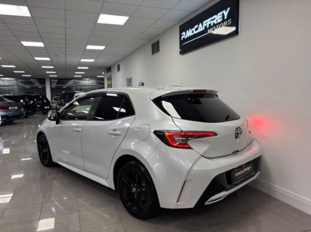 2021 Toyota Corolla 1.8 Hybrid Luna Sport Hatchback €19,750 thumbnail