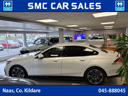 2025 BMW 5 Series - thumbnail 6