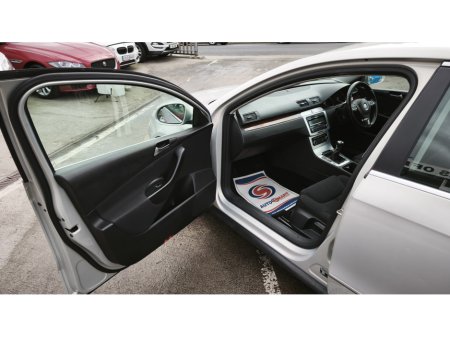 2010 Volkswagen Passat - thumbnail 17