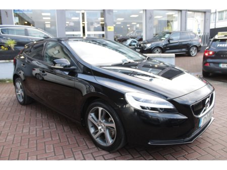2017 Volvo V40 2.0D4 MOMENTUM 5DR HATCHBACK AUTO // 1 OWNER CAR WITH ONLY 36,000 KMS // AS NEW CONDITION THROUGHOUT // BUY WITH CONFIDENCE AA AND SIMI APPROVED DEALER 2025 // FINANCE ARRANGED // €17,950
