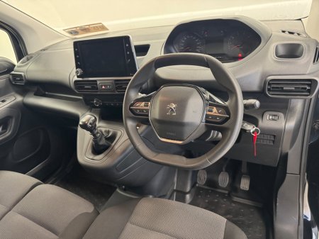2022 Peugeot Partner  €18,500 thumbnail