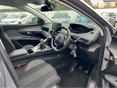 2020 Peugeot 5008 ACTIVE 1.5 BLUE HDI 130 6 6.2 4DR €23,950 thumbnail