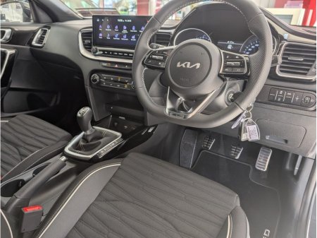 2026 Kia Ceed - thumbnail 5
