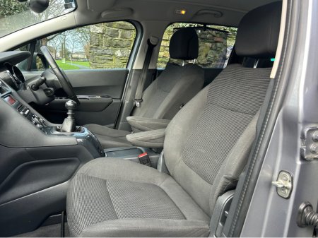 2017 Peugeot 5008 ACTIVE PETROL PANORAMIC GLASS ROOF €11,995 thumbnail