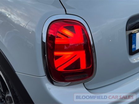 2021 MINI Cooper HIGH SPEC , AUTO // LOW MILEAGE €25,950 thumbnail