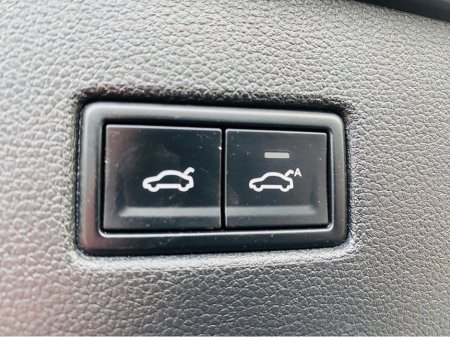 2018 Volkswagen Tiguan R-LINE  2.0 TDI 150HP D7F 5DR €25,995 thumbnail