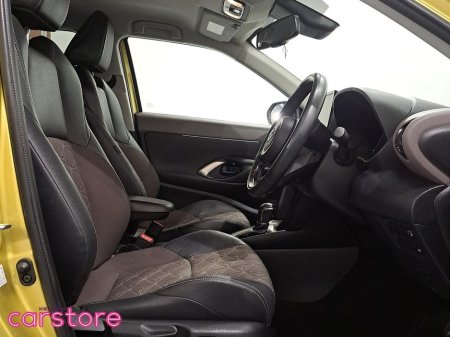 2023 Toyota Yaris Cross 1.5 Hybrid Sol €28,480 thumbnail