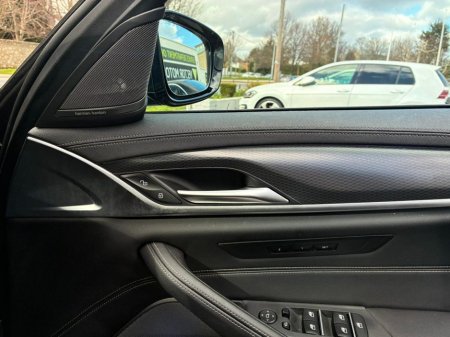 2023 BMW 5 Series - thumbnail 18