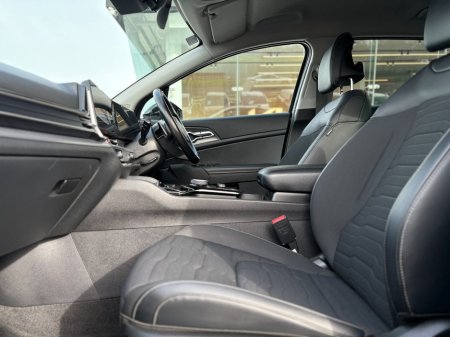 2023 Kia Sportage - thumbnail 2