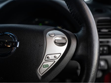 2016 Nissan Leaf - thumbnail 23