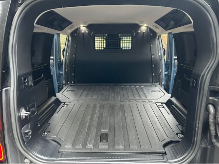 2023 Land Rover Defender 3.0D 110 SE 3 Seat Commercial €50,365 thumbnail