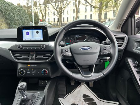 2019 Ford Focus - thumbnail 15