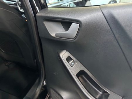 2023 Ford Puma - thumbnail 3