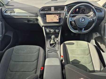 2018 Volkswagen Tiguan - thumbnail 2