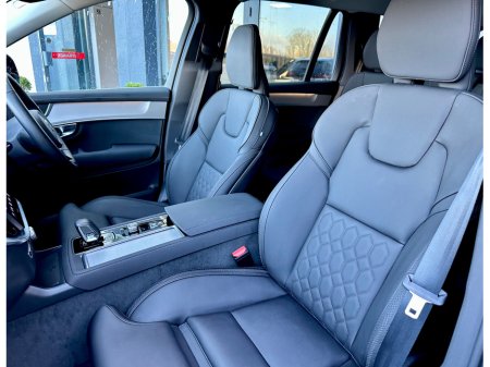 2025 Volvo XC90 CORE T8 PHEV AWD AUTO thumbnail