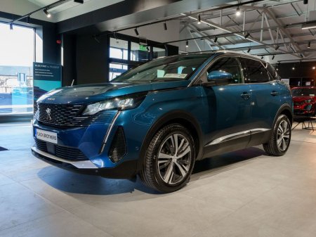 2021 Peugeot 3008 - thumbnail 4