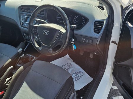 2016 Hyundai i20 - thumbnail 23