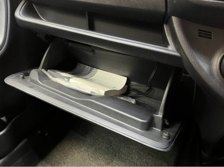 2018 Toyota Vitz - thumbnail 14