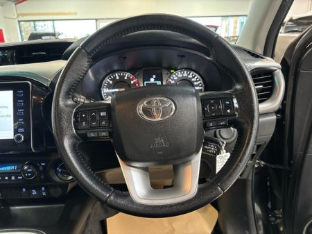2022 Toyota Hilux 2.4 SR5 DOUBLE CAB 4DR €33,995 thumbnail