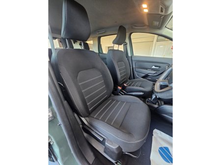 2023 Dacia Duster EXPRESSION BLUE DCI 115 DFULL €19,950 thumbnail