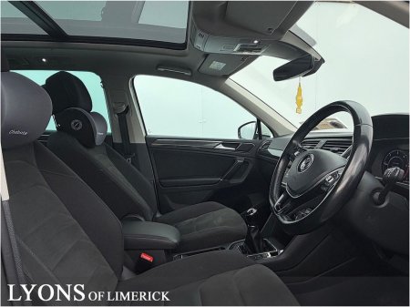 2018 Volkswagen Tiguan - thumbnail 2