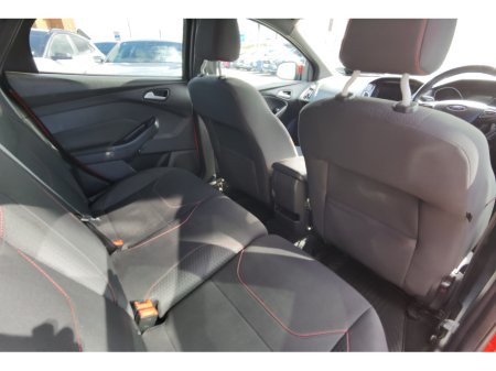 2017 Ford Focus - thumbnail 13