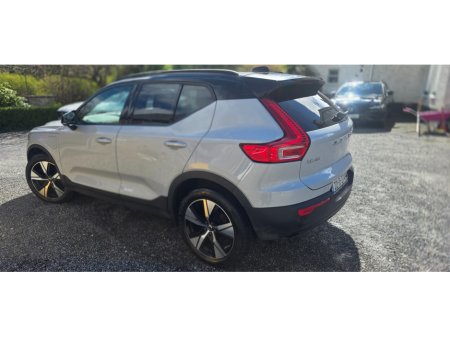 2022 Volvo XC40 - thumbnail 5