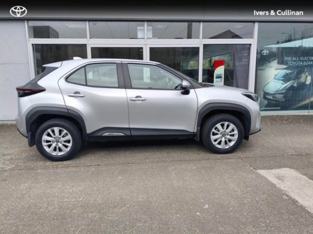 2023 Toyota Yaris Cross - thumbnail 2