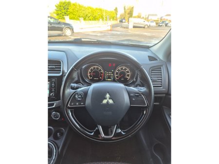 2017 Mitsubishi ASX - thumbnail 12