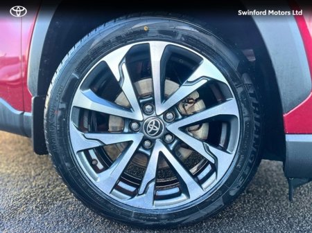 2024 Toyota Corolla Cross COROLLA CROSS SOL 1.8 €37,950 thumbnail