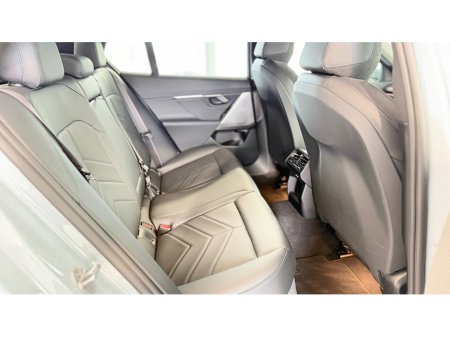 2025 BMW 5 Series - thumbnail 7