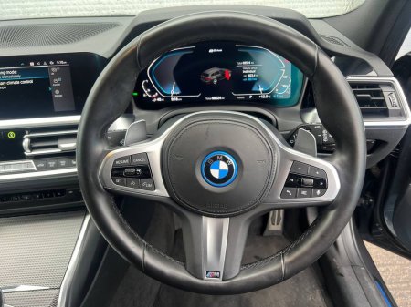 2022 BMW 3 Series - photo 4