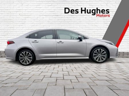 2020 Toyota Corolla Hybrid Luna-Sport Saloon €22,450 thumbnail