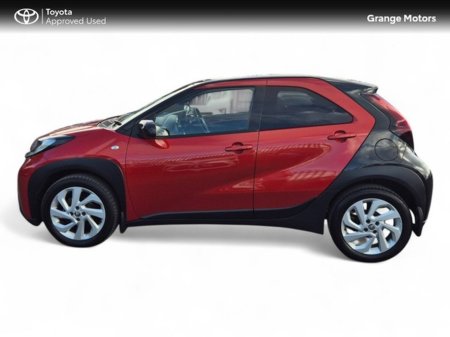 2022 Toyota Aygo X 1.0LTR PETROL DESIGN*LOW MILEAGE* €16,950 thumbnail