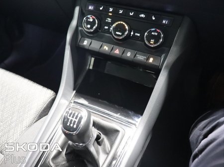 2023 Skoda Karoq 2.0TDI 115HP Style €34,950 thumbnail