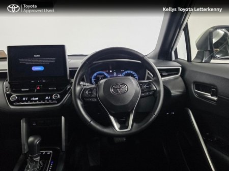 2025 Toyota Corolla Cross COROLLA CROSS 1.8 LUNA #174 €37,490 thumbnail