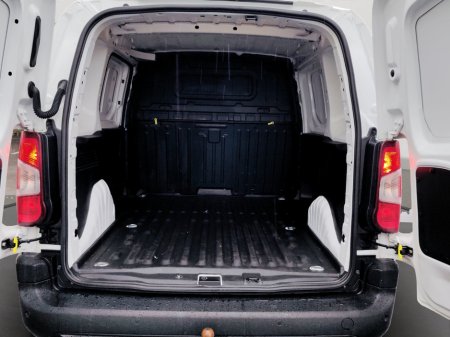 2020 Peugeot Partner  €10,995 thumbnail