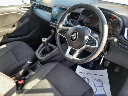 2022 Renault Clio - thumbnail 25