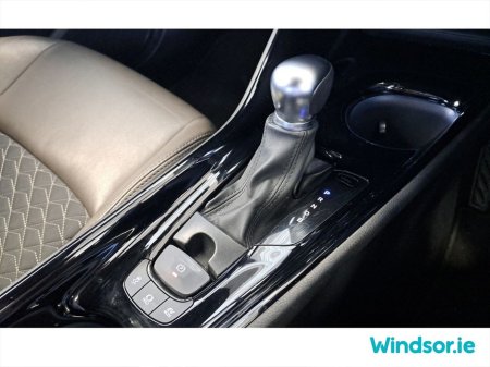 2020 Toyota C-HR HYBRID AUTO €21,995 thumbnail