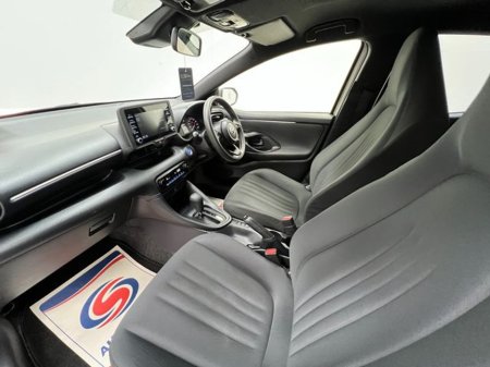 2021 Toyota Yaris - thumbnail 14