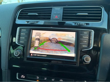 2016 Volkswagen Golf HIGHLINE 1.6 TDI (CAMERA+NEW NCT) €11,500 thumbnail