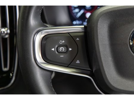 2022 Volvo XC40 - thumbnail 16