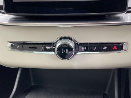 2025 Volvo XC90 - thumbnail 16