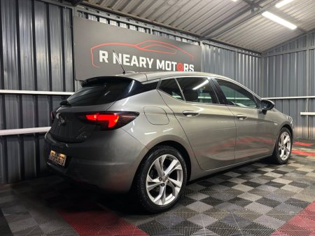 2017 Vauxhall Astra - thumbnail 5