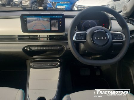 2025 Fiat 600 - view 2